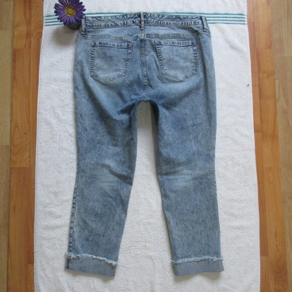 TORRID JEANS Size 14 Cuffed Boyfriend Crop Denim - Picture 4 of 7